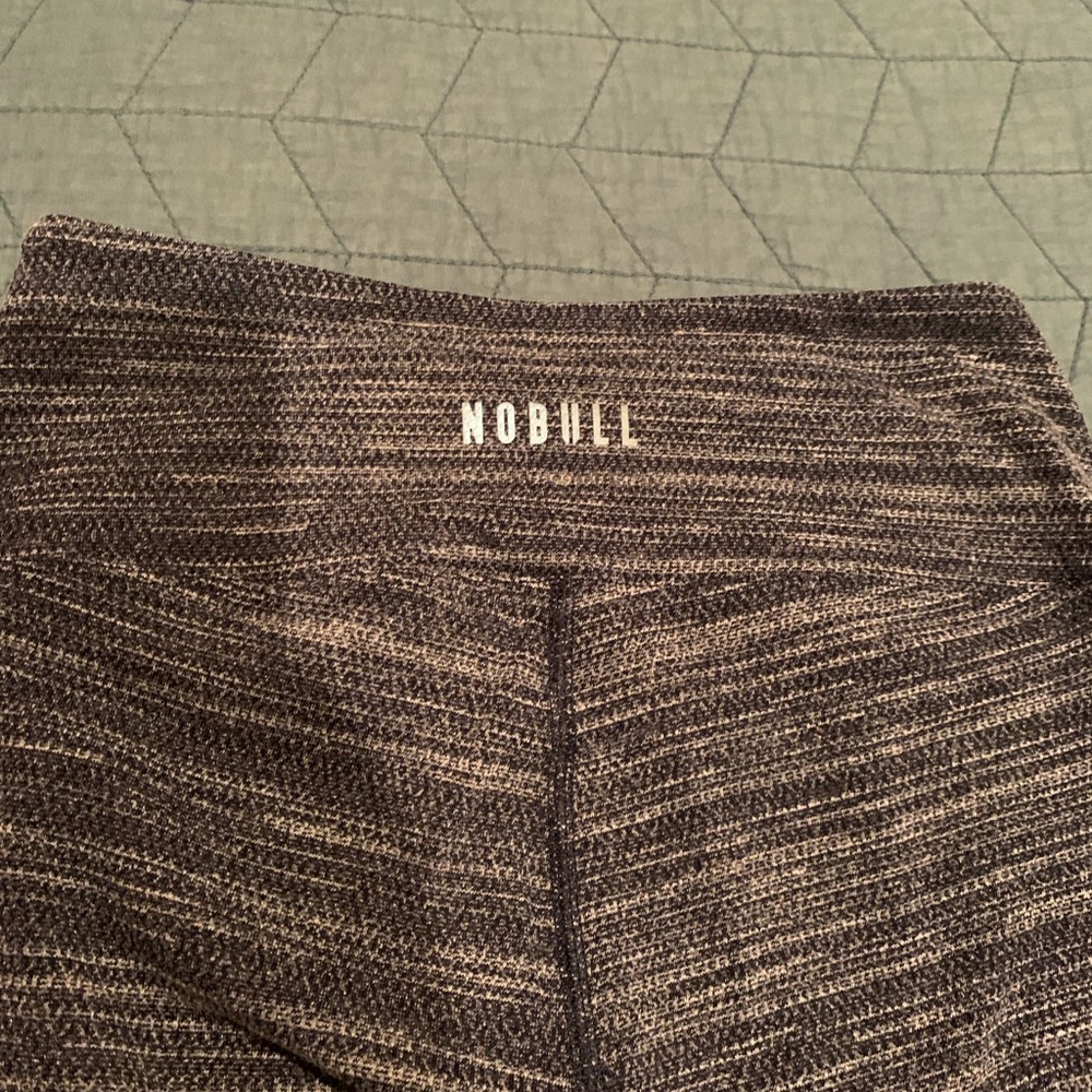 Women’s midrise stripe (Melange) Nobull crop 20 1/2” inseam.